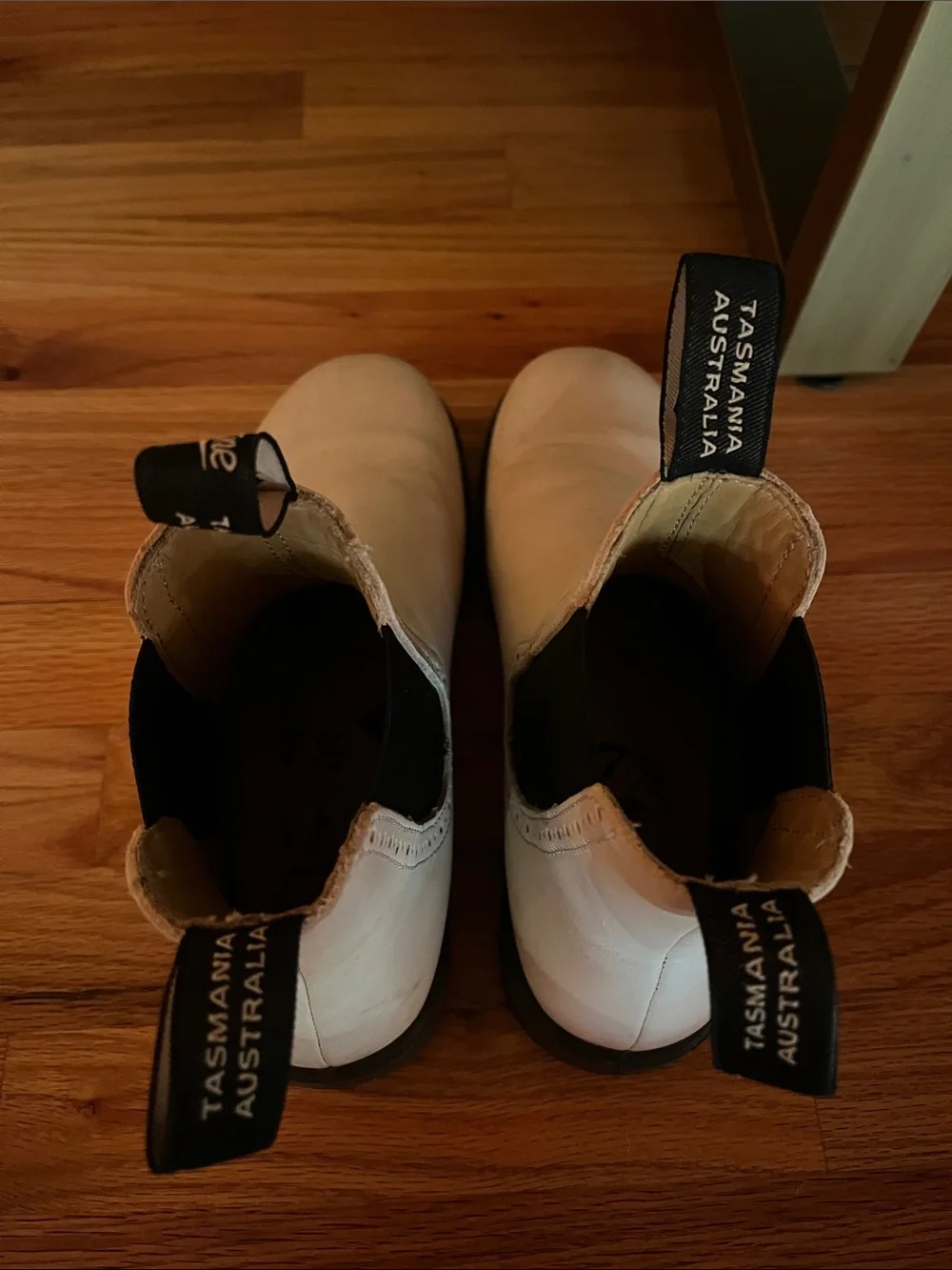 Blundstone Cream Leather Chukka Boots with Black Elastic